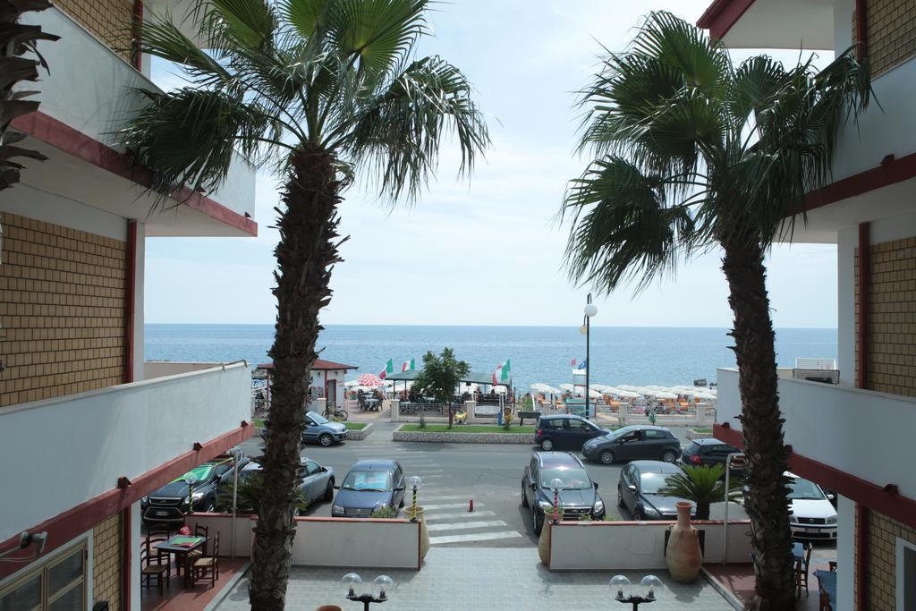 Hotel Miramare Ciro Marina Bagian luar foto
