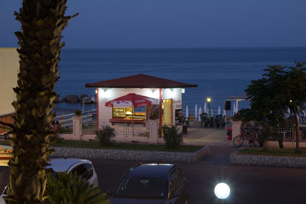 Hotel Miramare Ciro Marina Bagian luar foto