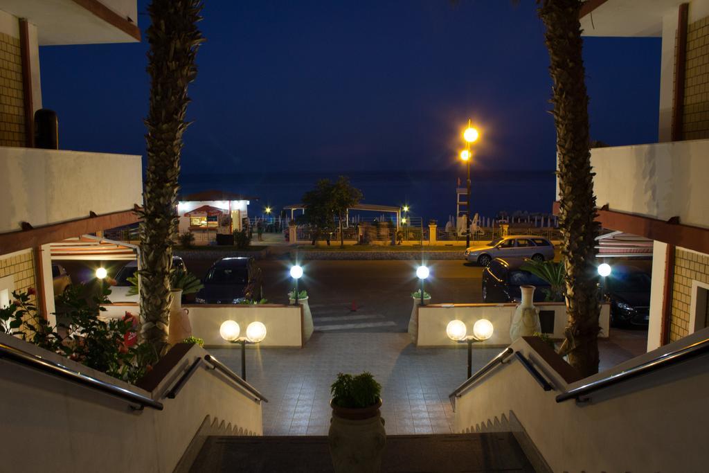 Hotel Miramare Ciro Marina Bagian luar foto