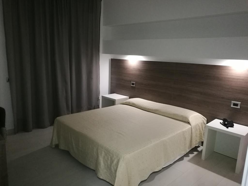 Hotel Miramare Ciro Marina Bagian luar foto