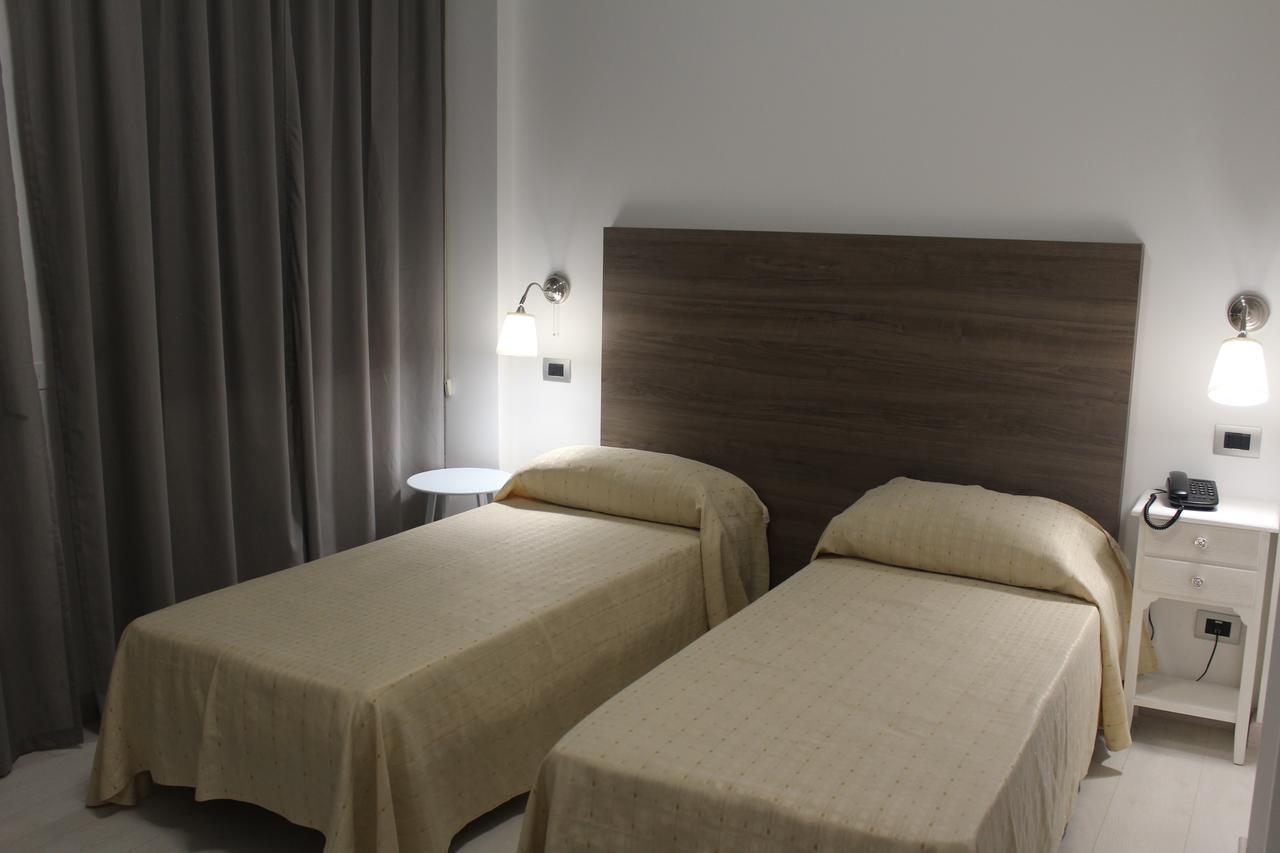 Hotel Miramare Ciro Marina Bagian luar foto