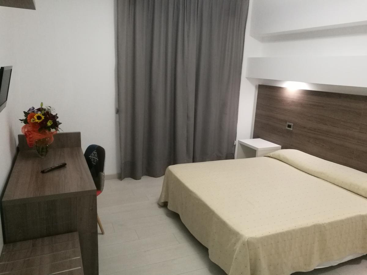 Hotel Miramare Ciro Marina Bagian luar foto