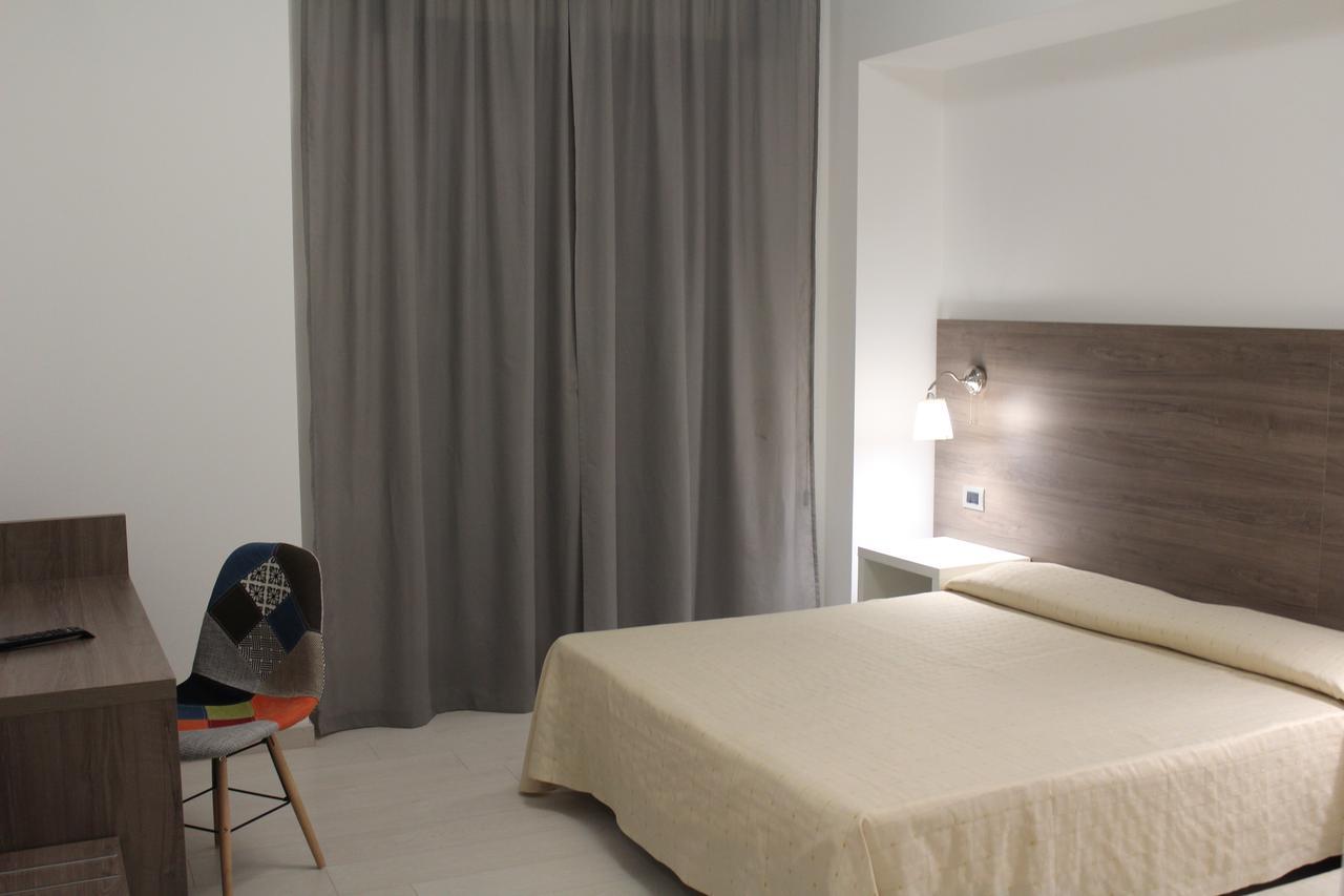 Hotel Miramare Ciro Marina Bagian luar foto